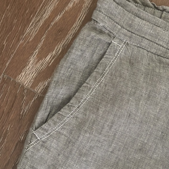 Tommy Bahama 100% linen pants. Cool & flowy. Side slit & back button pockets. - Picture 4 of 7